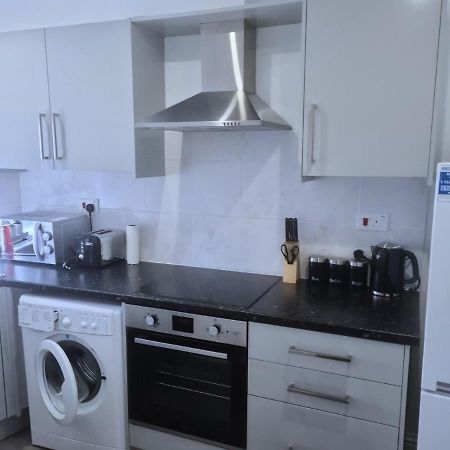 Attractive 2 Bed Apartments Free Wi-Fi And Parking Кройдон Экстерьер фото