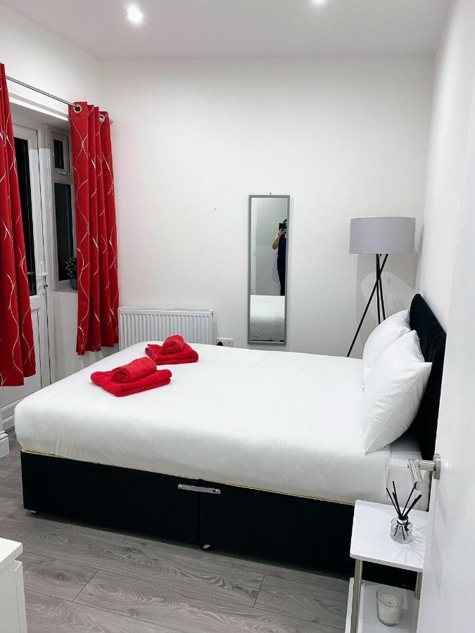 Attractive 2 Bed Apartments Free Wi-Fi And Parking Кройдон Экстерьер фото