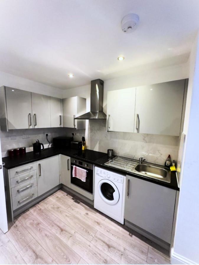 Attractive 2 Bed Apartments Free Wi-Fi And Parking Кройдон Экстерьер фото