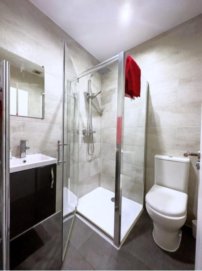 Attractive 2 Bed Apartments Free Wi-Fi And Parking Кройдон Экстерьер фото